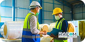 RAEOMINAM.COM RAEOMINAM RAEOM Registro Autoritativo de Empresas Operadoras MINAM, para transporte de Residuos Sólidos. Las EO-RS deben presentar el Informe de Operador sobre el manejo de residuos sólidos, con datos mensualizados, durante los quince (15) primeros días hábiles de cada inicio de trimestre; asimismo, de contar con infraestructuras de residuos sólidos, debe reportar la Declaración Anual sobre Minimización y Gestión de Residuos Sólidos no Municipales sobre el manejo de residuos sólidos correspondiente al año anterior y el Manifiesto de Residuos Sólidos Peligrosos, de acuerdo a lo indicado en el literal c) del presente numeral. El generador de residuos sólidos no municipales debe reportar la Declaración Anual sobre Minimización y Gestión de Residuos Sólidos no Municipales sobre el manejo de residuos sólidos, correspondiente al año anterior, durante los quince (15) primeros días hábiles del mes de abril de cada año; así como el Manifiesto de Residuos Sólidos Peligrosos durante los quince (15) primeros días hábiles de cada inicio de trimestre, en cumplimiento de las obligaciones establecidas en el numeral 48.2 del artículo 48 del presente Reglamento. Aquellos generadores de residuos sólidos no municipales que se encuentran obligados a contar con un IGA, adicionalmente deben presentar la Declaración Anual sobre Minimización y Gestión de Residuos Sólidos no Municipales -también denominada Declaración Anual de Manejo de Residuos Sólidos y los Manifiestos de Manejo de Residuos Peligrosos en formato digital, a través del SIGERSOL. La presentación de la Declaración Anual sobre Minimización y Gestión de Residuos Sólidos no Municipales -también denominada Declaración Anual de Manejo de Residuos Sólidos- y de los Manifiestos de Manejo de Residuos, es una obligación exclusiva del titular del proyecto o de actividades, y estos pueden ser elaborados con información generada por el propio titular de la actividad, así como por aquella brindada por sus proveedores de servicios, siendo en todos los casos, el generador no municipal el único responsable de su reporte. Toda importación, tránsito y exportación de residuos sólidos debe ser informada al MInAM dentro de los quince (15) días calendario siguientes a la fecha en la que se realice, adjuntando el respectivo documento emitido por la oficina de aduanas respectiva que acredita dicha operación. El MInAM incorpora dicha información a la plataforma del SIGERSOL, la cual debe ser complementada con la información reportada por las EORS y/o por los generadores no municipales, a través del Informe de Operador sobre el manejo de residuos sólidos o la Declaración Anual sobre Minimización y Gestión de Residuos Sólidos no Municipales, según corresponda. Con ello, se garantiza que los movimientos transfronterizos se desarrollen en cumplimiento de la normativa vigente.