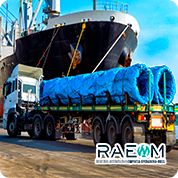 RAEOMINAM.COM RAEOMINAM RAEOM Registro Autoritativo de Empresas Operadoras MINAM, para transporte de Residuos Sólidos. Esta Dirección desarrolla labores de evaluación, gestión, prevención y reducción de la contaminación del mar, ríos y lagos navegables, causada por buques e instalaciones acuáticas y por las actividades que se realicen en dicho ambiente u originada en tierra, lo cual es competencia exclusiva de la Autoridad Marítima en coordinación con los sectores involucrados. La Dirección tiene asignada por Ley, como una de sus funciones, el ejercer control y vigilancia para prevenir y combatir los efectos de la contaminación acuática en general, en todo aquello que ocasione daño ecológico en el ámbito de su competencia, con la sujeción a las normas nacionales y convenios internacionales sobre la materia, sin perjuicio de las funciones que le corresponda ejercer a otros sectores de la administración pública. Esta Dirección es responsable de la administración del convenio internacional para prevenir la contaminación por los buques (MARPOL 73/78), instrumento que contiene reglas para prevenir la contaminación en el medio marino por buques, artefactos, plataformas fijas o flotantes y por todas las causas factibles, tales como hidrocarburos, sustancias nocivas líquidas transportadas a granel, sustancias perjudiciales llevadas por mar en bultos, aguas sucias, basuras y contaminación atmosférica que producen los buques. El control del cumplimiento de este convenio se efectúa mediante la vigilancia de las unidades aéreas y de superficie durante la travesía de los buques, a fin de detectar cualquier forma de descarga no autorizada. Todo buque que arriba a puerto es sometido, antes del inicio de las operaciones comerciales, a una verificación de los certificados internacionales, a fin de comprobar que se encuentra en buenas condiciones y no ofrece riesgo a la seguridad y al medio ambiente. Así mismo, se verifica que los buques cuenten con coberturas por concepto de responsabilidad civil, para que ante la eventualidad de ocasionar algún daño por contaminación, pueda indemnizar a las personas que se vean afectadas; al mismo tiempo, se hace lo propio con los libros de registro de hidrocarburos, que por el convenio MARPOL 73/78 están obligados a portar, lo que permite detectar si se han efectuado ilegalmente una descarga de hidrocarburos al mar. Igualmente, esta Dirección elabora las Resoluciones Directorales y las Resoluciones Supremas de derecho de uso de áreas acuáticas, incluye la franja ribereña de los 50 metros, medidos a partir de la más alta marea del mar y las riberas, en las márgenes de los ríos y lagos navegables hasta la más alta crecida ordinaria, previa evaluación y aprobación de los proyectos presentados, velando por el estricto cumplimiento de las normas referentes a la protección del Medio Ambiente, la seguridad y la salud humana y la preservación de los recursos naturales.